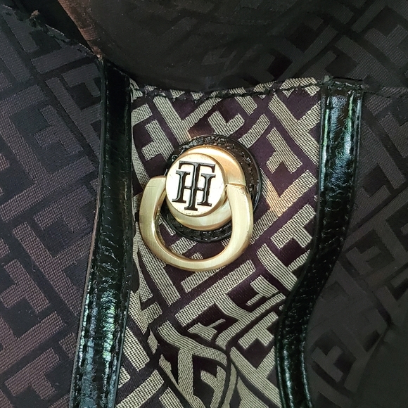 Tommy Hilfiger monogram purse - Picture 3 of 5